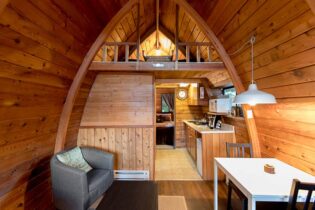 Rustic A-frame cabin with kitchen - BC Sunshine Coast