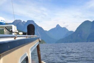 Sightseeing Boat Tours - mountain views in Egmont BC