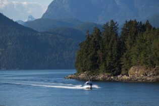 Boat sightseeing tours on the Sunshine Coast, B.C. Canada