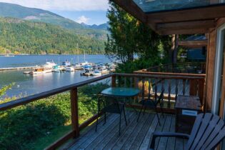 Oceanview modern cabins for rent, Sunshine Coast BC